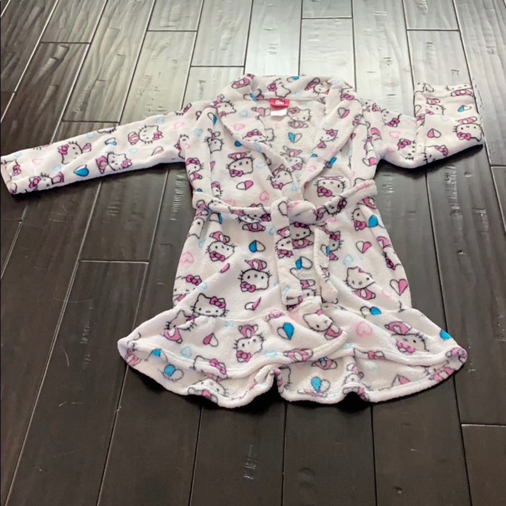 Hello Kitty Robe - Picture 7 of 11